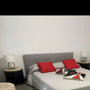 With Private Courtyard Apartamento